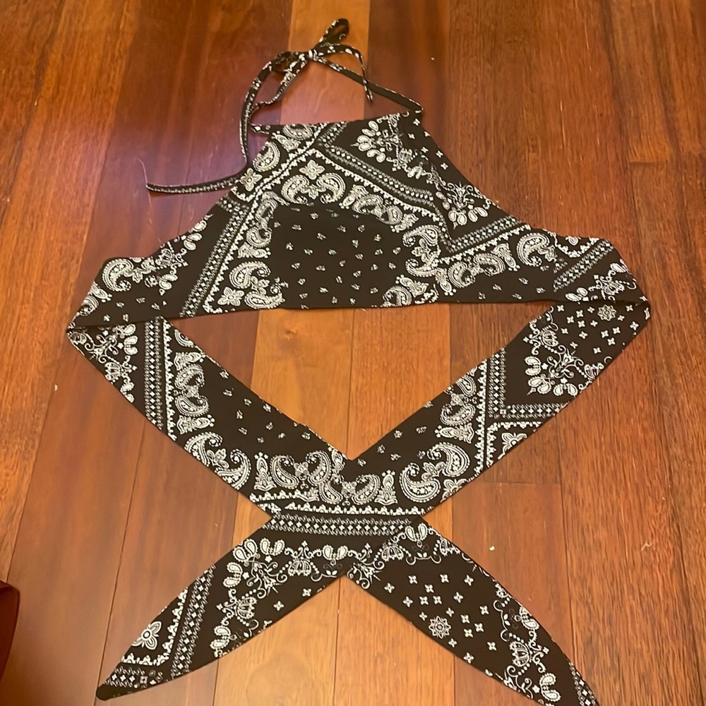 i am selling a crop top! the color is black with a bandanna design!